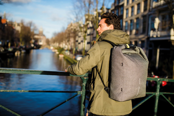 Urban anti-theft cut-proof backpack