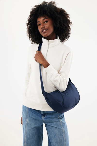 Sac bandoulière XL en rPET AWARE™ Crescent - Bleu Marine