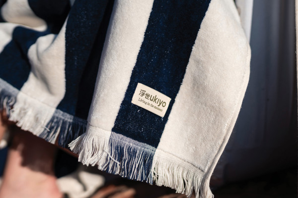 Serviette de plage Ukiyo Yukari AWARE™ Made in Europe - Bleu Marine