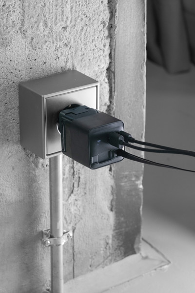 Urban Vitamin Mendocino 65W GaN charger retractable cable