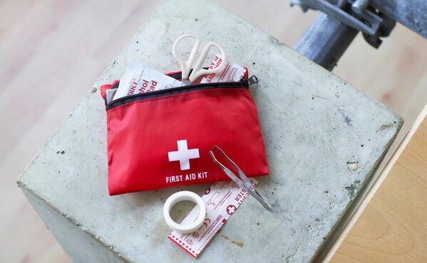 First aid kit Rosalina | 11 pcs - red