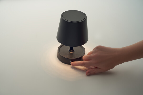 Lampada da tavolo ricaricabile Taplamb - Nero