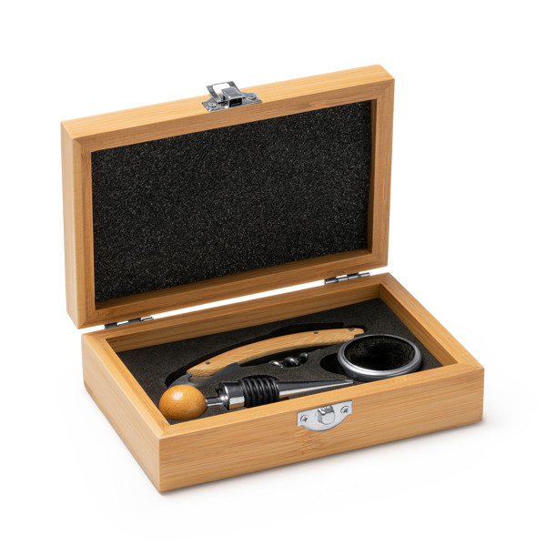 Personalised wine set in stainless steel and bamboo with corkscrew, stopper and drip ring