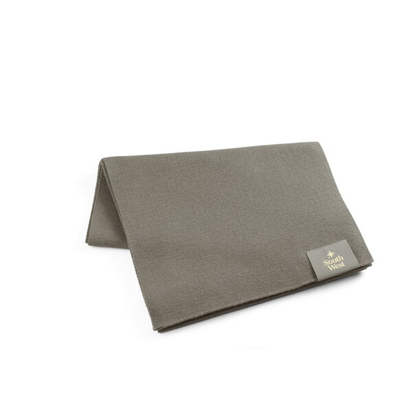 SERENITY. Scarf in recycled polyester (100% rPET) with a stitched detail for personalisation - Black