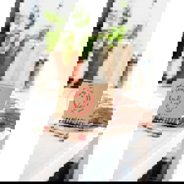 Notizbuch ca. B7 "lächelndes Gesicht" mit Kugelschreiber | Dylan - schwarz