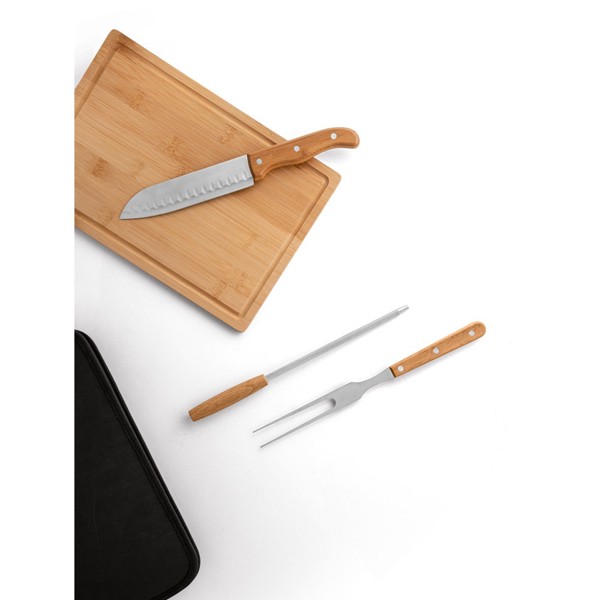 FLARE. Fem-stykke træ og rustfrit stål grill sæt med bambus bord