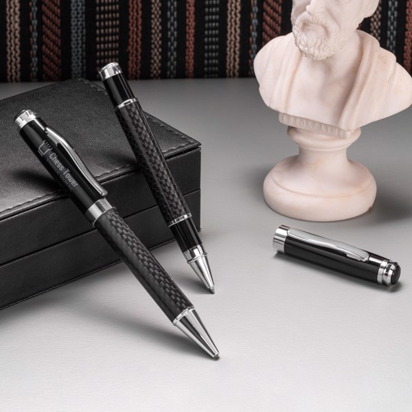 PS - CHESS. Roller pen and ball pen set in metal and carbon fibre with twist mechanism