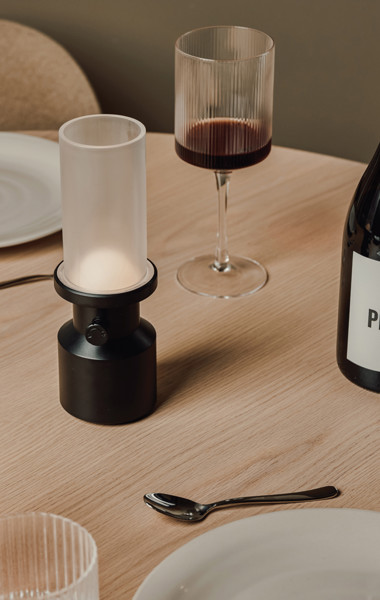 VINGA Niori RCS table lamp - Black