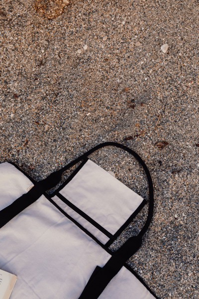 Podloga za plažo Vinga Volonne iz recikliranega platna, 340 g/m² - Izrazito bela / črna