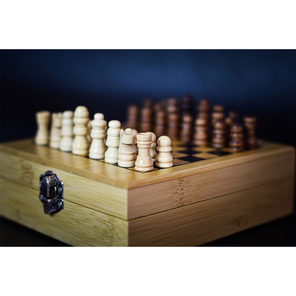 Abruzzo chess and wine set