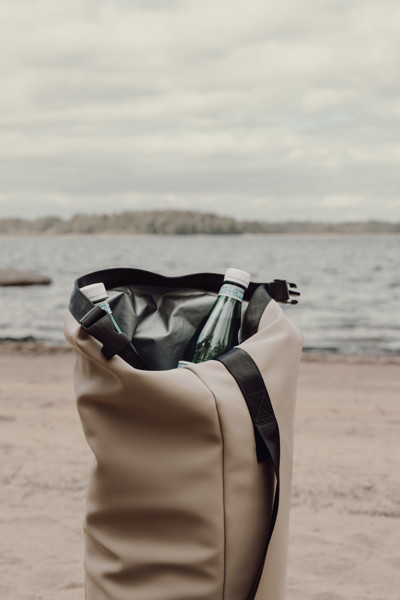 VINGA Baltimore RCS Roll-top cooler bag - Greige