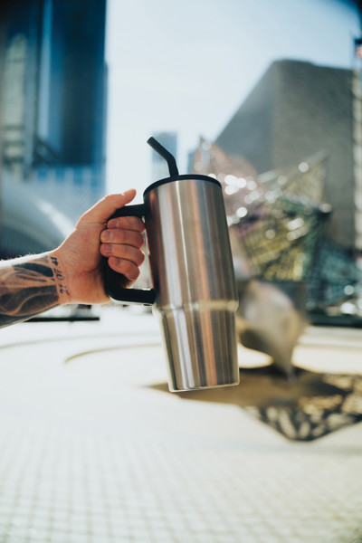 Mug 900ml en acier inoxydable recyclé Embrace RCS - Argent