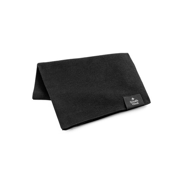 SERENITY. Cachecol em poliéster reciclado (100% rPET) com um detalhe costurado para personalização - Preto