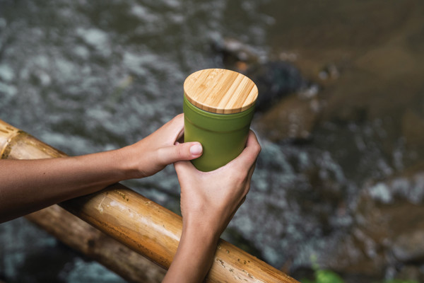 Mug 300ml en PP recyclé GRS avec couvercle en bambou - Vert