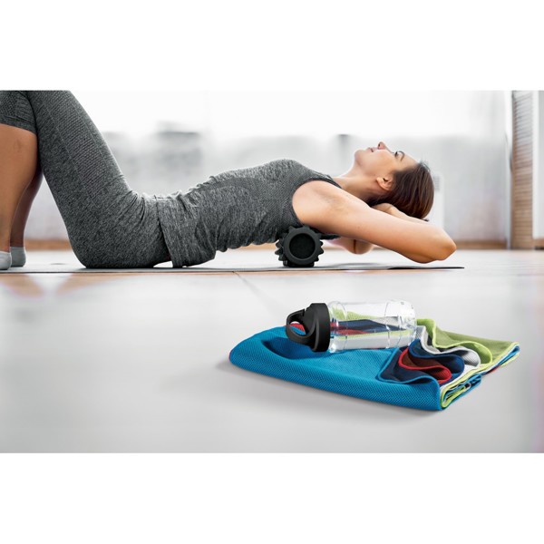 ARTX PLUS. Set with a PP and PET bottle and a polyamide and polyester sports towel - White