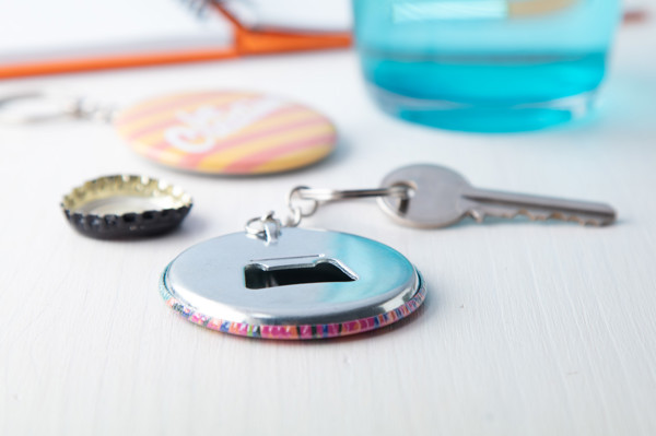 Pin Button Keyring KeyBadge Bottle