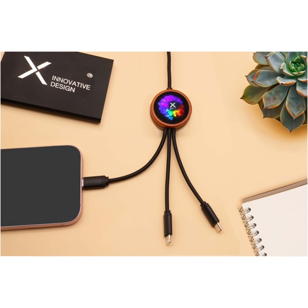 Cabo de carregamento de 40 W de logótipo luminoso 5 em 1 de RPET com caixa de madeira redonda "SCX.design C37"