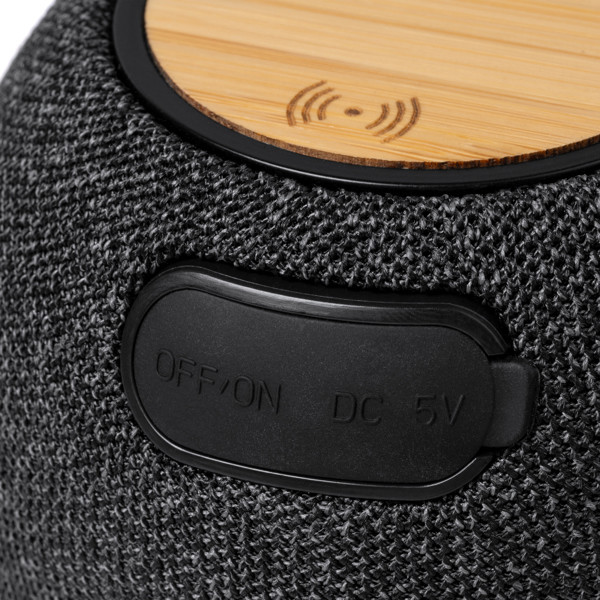 Altavoz inalámbrico personalizado de bambú y RPET con carga inalámbrica 15W