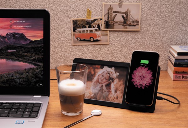 Fotorámeček s bezdrátovou nabíječkou 5W