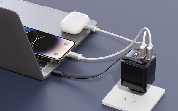 Urban Vitamin Mendocino 65W GaN-Charger mit einziehb. Kabel