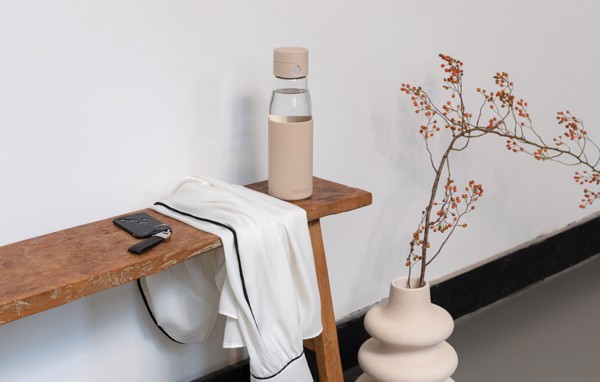 Sklenená fľaša Ukiyo sledujúci pitný režim - Hnedá