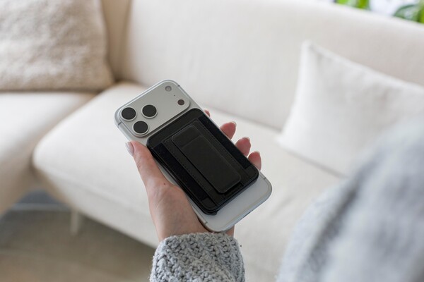 BrandCharger card holder Wally Stand Pro | Recycled