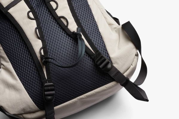 Bellroy Lite Daypack - Béžová