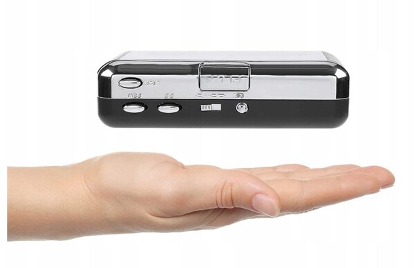 Cassette player with USB-to-MP3 converter