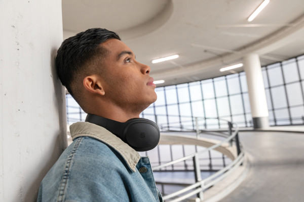 Urban Vitamin Belmont wireless headphone - Black