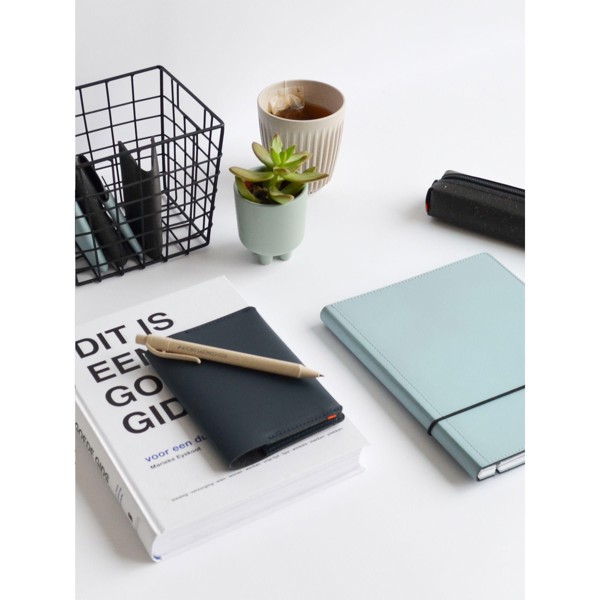 Recycled Leather Passport Holder étui à passeport - Noir