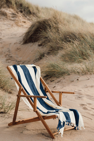 VINGA Drap de bain Valmer - Bleu Marine / Beige