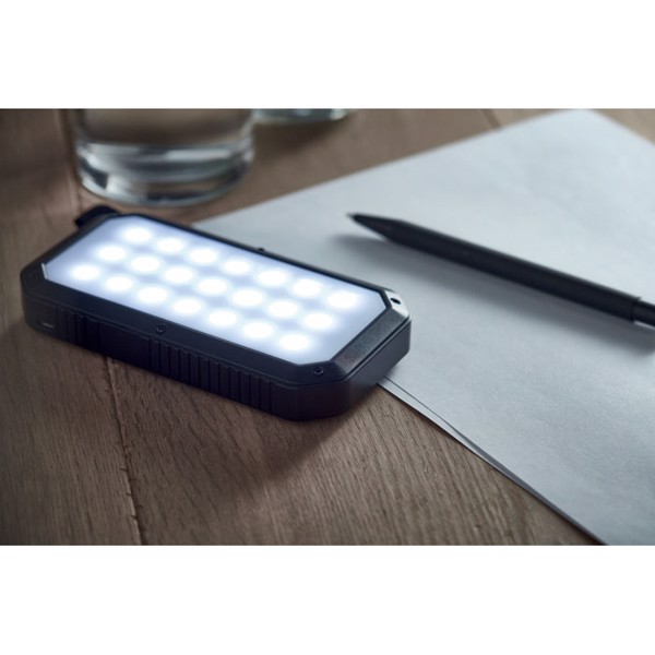 MB - Solar charger 8000 mAh Powereight