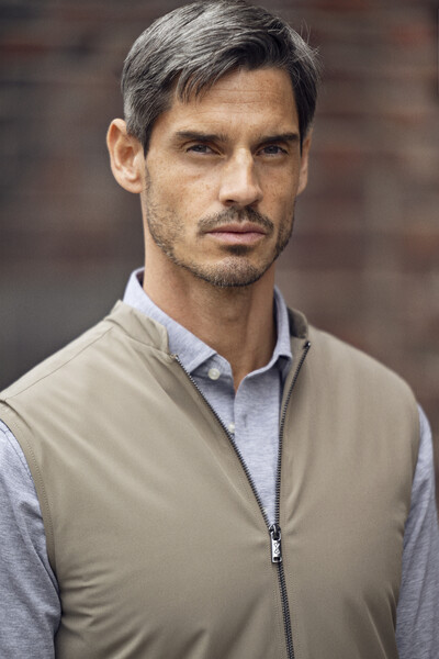 Modern Vest Walnut S