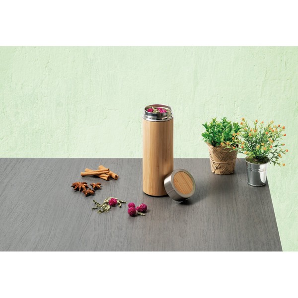 NATUREL. Garrafa térmica em bambu e aço inoxidável (90% reciclado) 430 mL