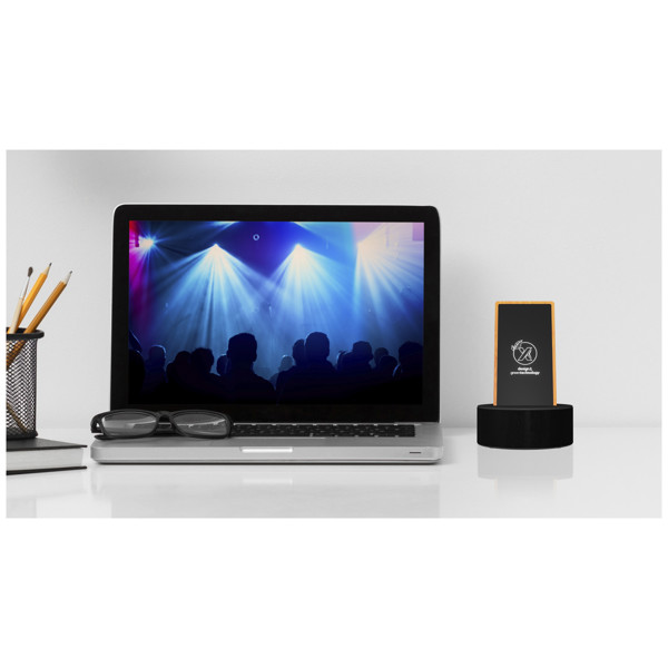 Speaker da 2x3 W e caricabatterie a induzione da 10 W SCX.design W18