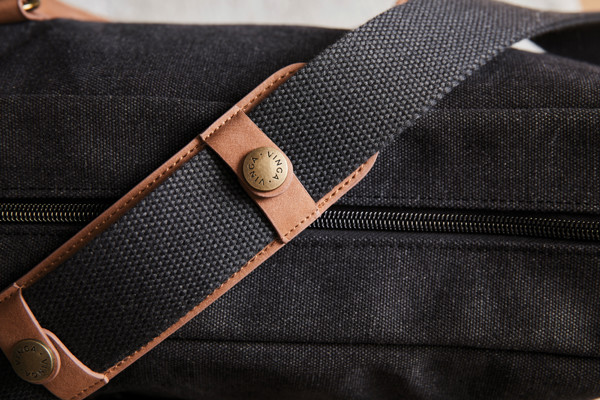 Vinga Bosler laptop bag recycled canvas, 17 inch - Black