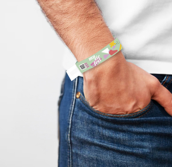 Pulseira Tyvek de 25mm com impressão a cores.