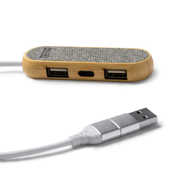 Hub USB personalizado de bambú y RPET con 2 puertos USB-A y 1 puerto USB-C