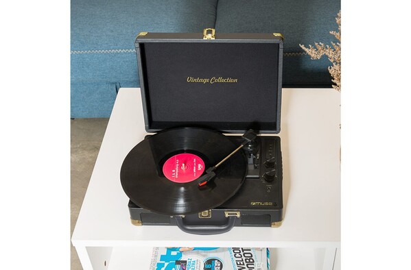 Muse MT-103 Turntable with Built-in Bluetooth Speakers