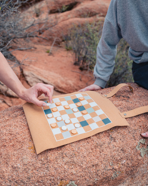 Britton skládací korková sada her backgammon a dámy