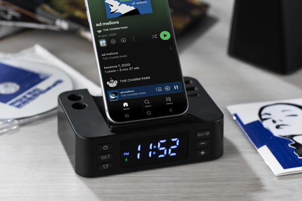 Alarm clock with inductive charger CLOCKI