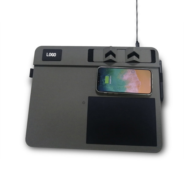 Podložka pod myš s bezdrôtovým nabíjaním a LCD