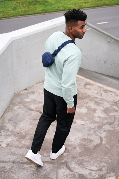 Sac banane / bandoulière en rPET AWARE™ Aero - Bleu Marine