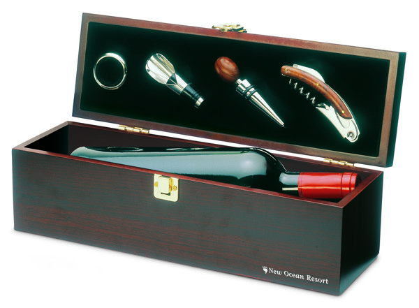 Wine set in wine box Costieres
