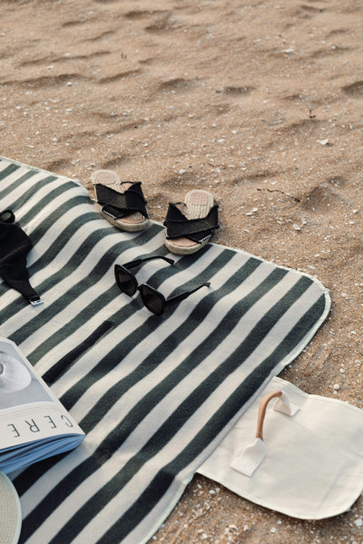 Vinga Alba picnic blanket 200x150cm, 54% rPET fleece - Black