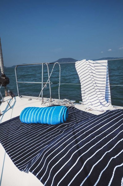 Olima Beach Striped Towel - White / Navy