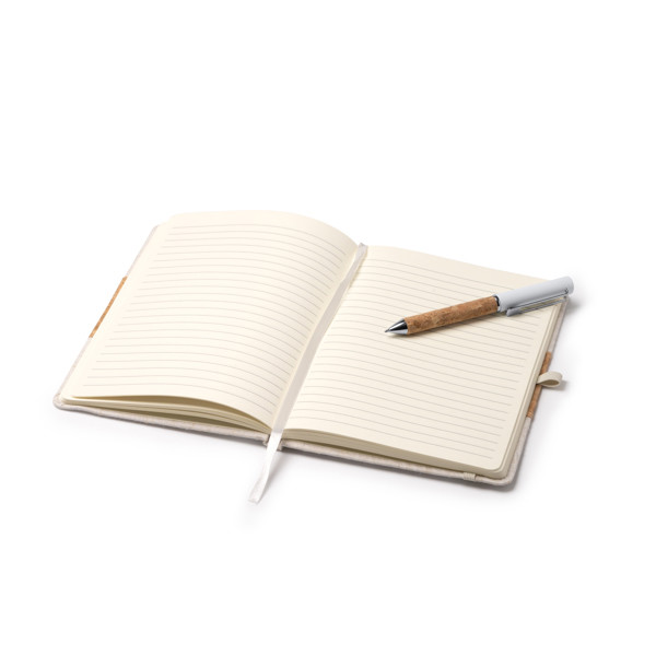 Set bolígrafo metálico y libreta A5 personalizado con estuche kraft