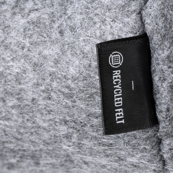 Personalised cylindrical pencil case made of recycled felt with zip closure
