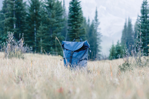 Sac à dos ordinateur 15,6" en rPET déperlant Impact AWARE™ - Bleu Marine