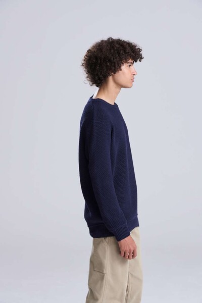 TAROKO SUSTAINABLE SWEATER